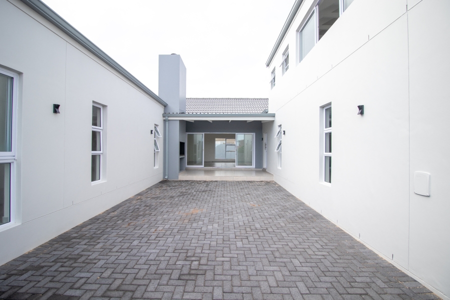 4 Bedroom Property for Sale in Yzerfontein Western Cape